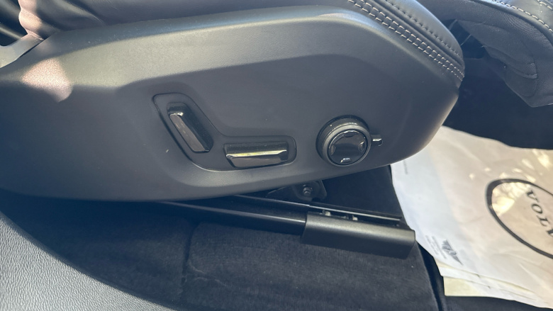 Volvo XC60 2.0 T8 [455] PHEV Ultra Dark 5dr AWD Geartronic Estate